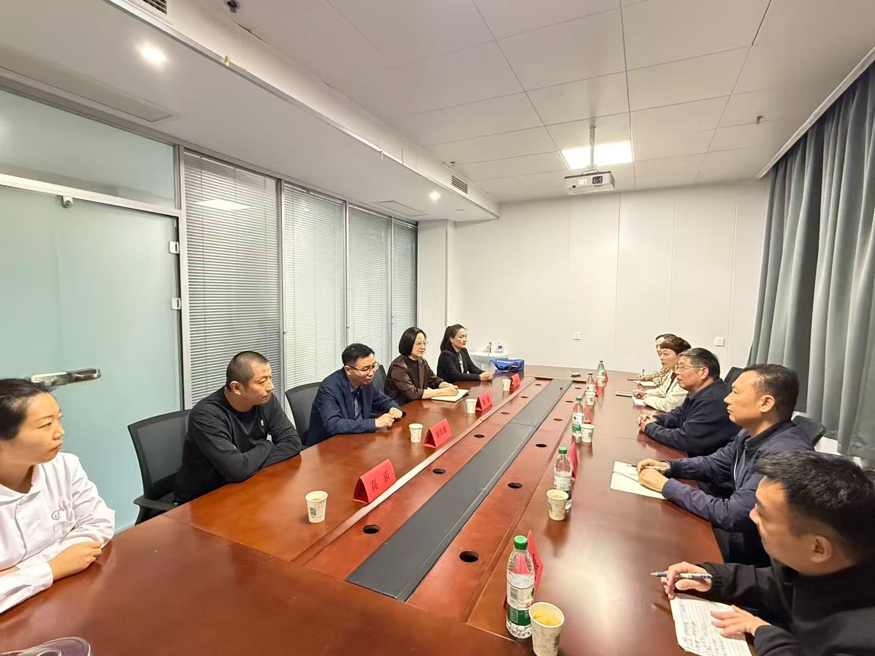 驻马店第二人民医院、南阳市中医院分别来我院参观交流