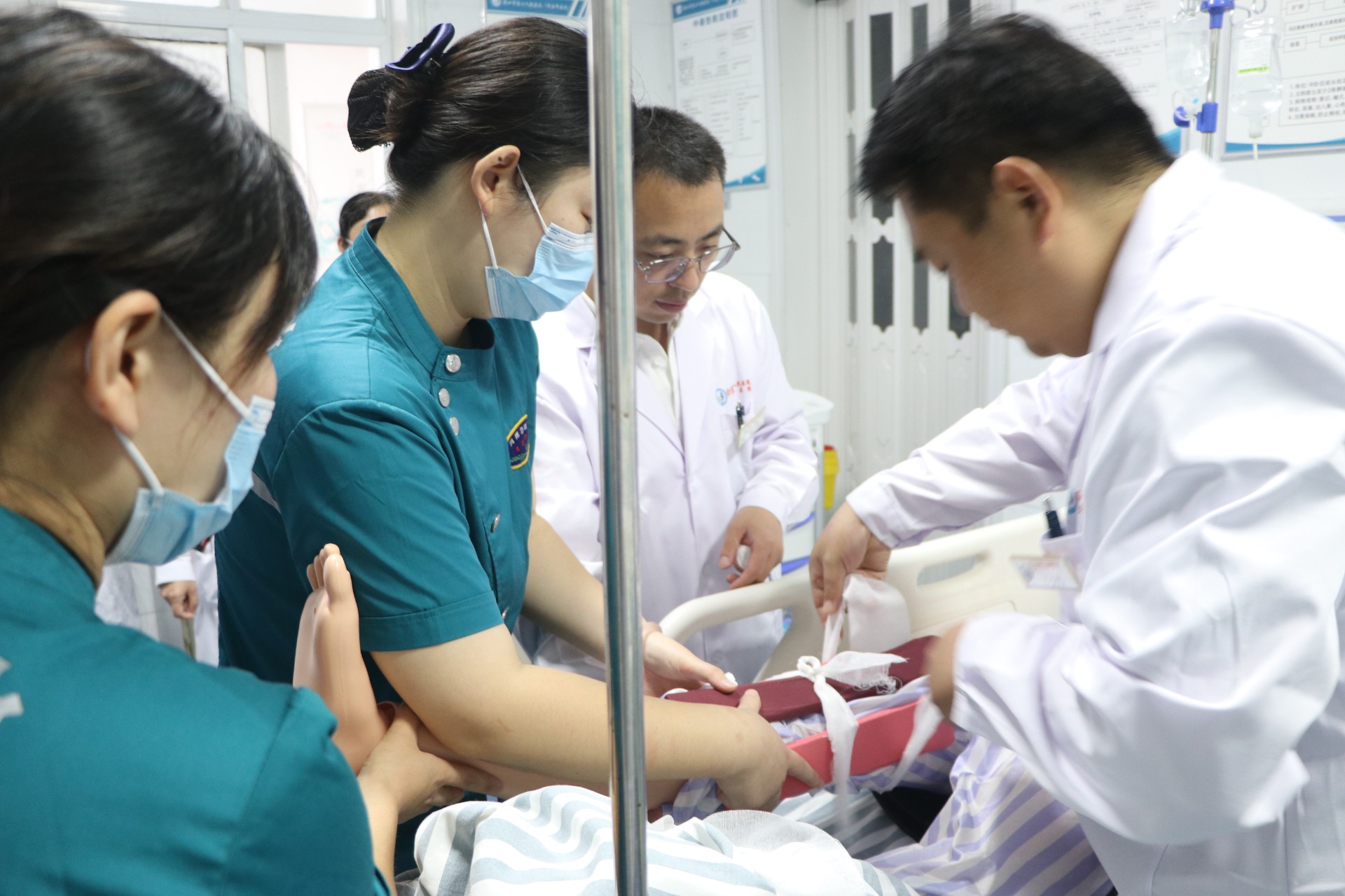 我院成功开展严重复合伤失血性休克患者多学科联合应急演练